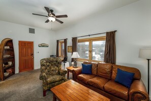 Una televisión, un reproductor de DVD