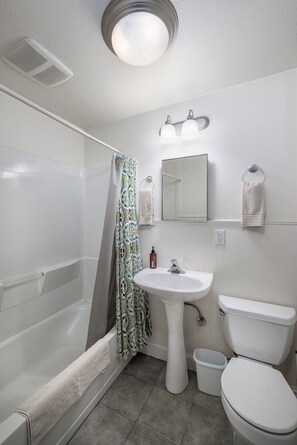 淋浴/盆浴组合、吹风机、毛巾