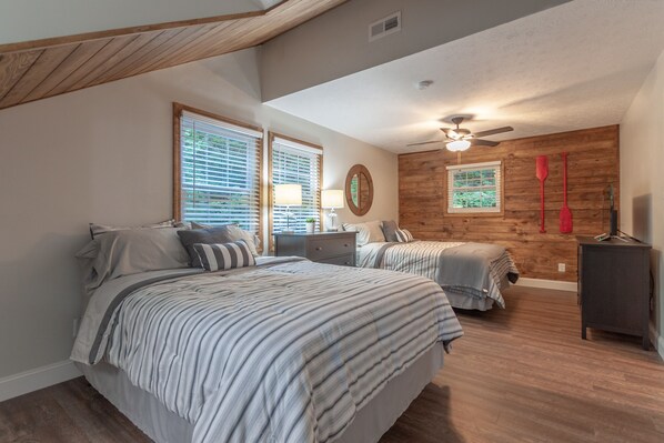 4 bedrooms, iron/ironing board, free WiFi, bed sheets