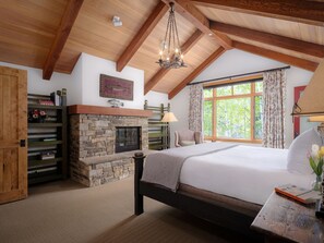 4 bedrooms, desk, iron/ironing board, free WiFi