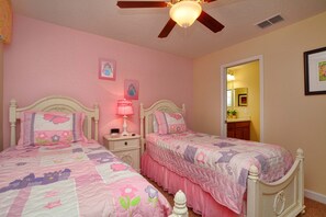 6 bedrooms, travel crib, free WiFi, bed sheets