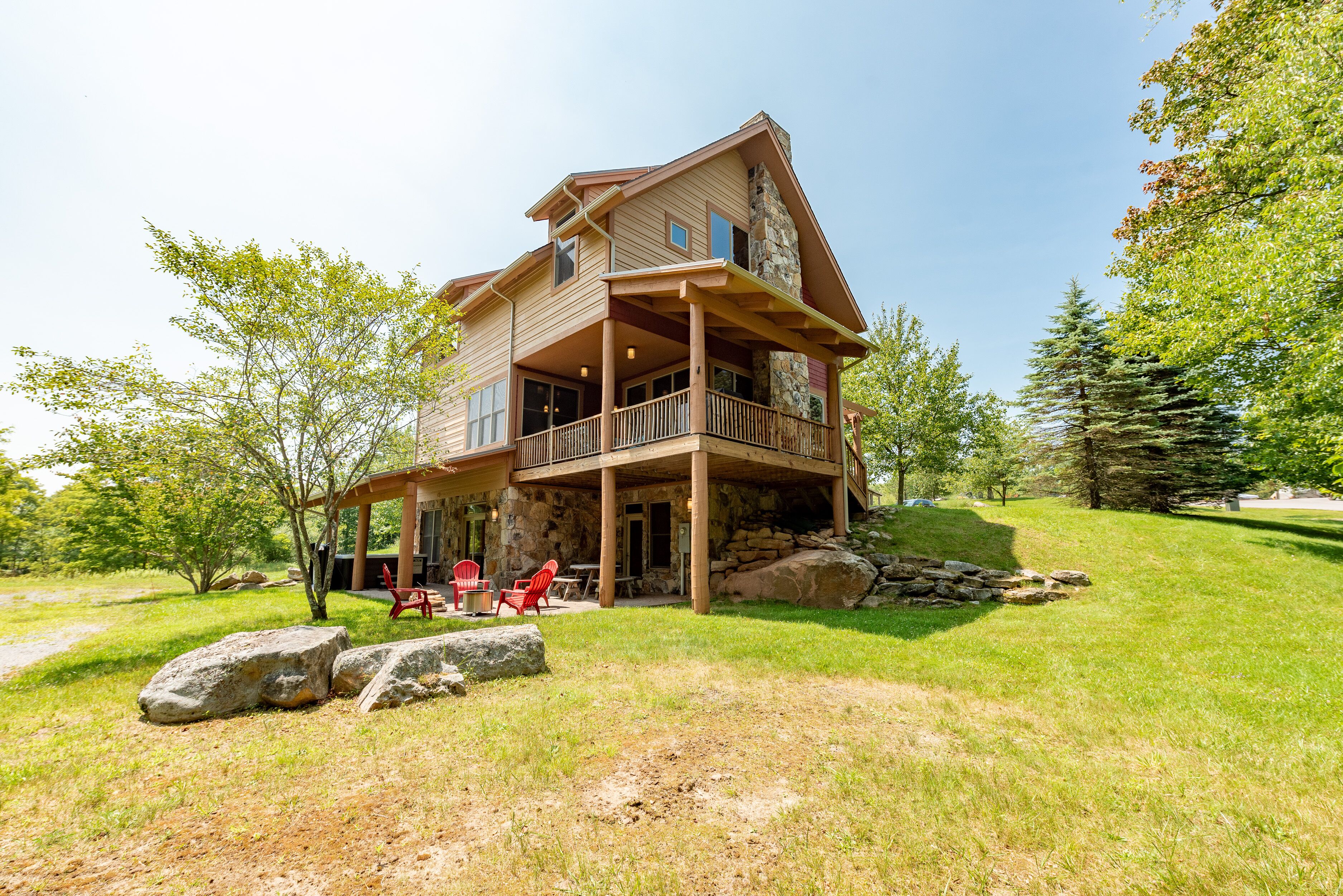 Wind & Water: Lake Access, Ski Area, Hot Tub, Dock Slip!