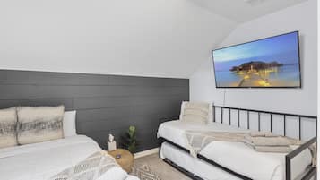 5 quartos, ferros/tábuas de passar roupa, berço de viagem