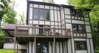 Winterberry Lodge: Ski In/Out of this slopeside single condo. Best location!