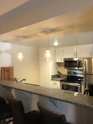 Microwave, dishwasher, coffee/tea maker, cookware/dishes/utensils