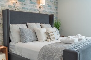 6 bedrooms, iron/ironing board, free WiFi, bed sheets