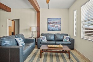 Smart TV, table tennis