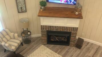 Smart TV, fireplace