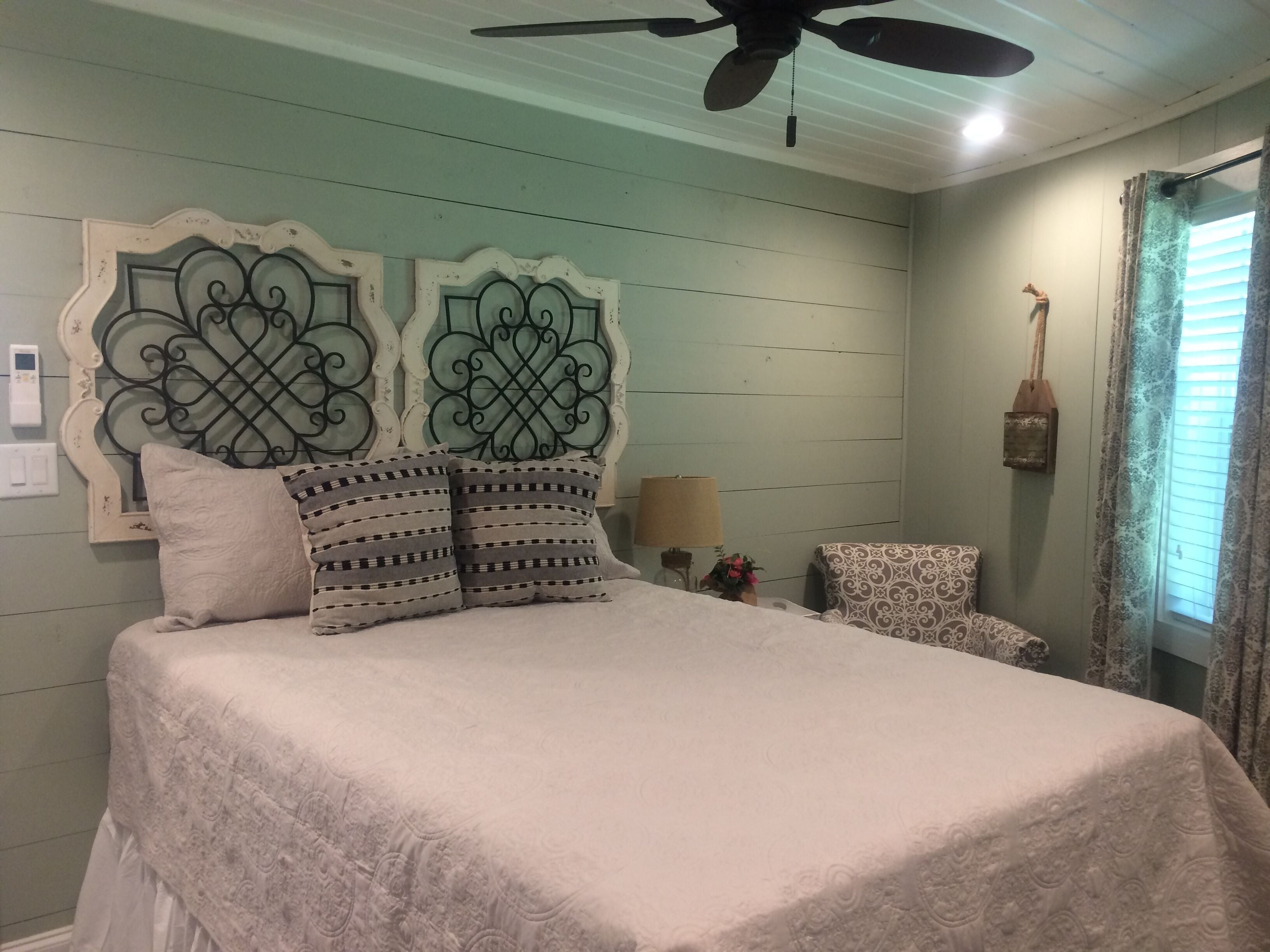 2 bedrooms, iron/ironing board, WiFi, bed sheets