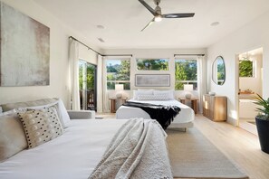4 bedrooms, desk, iron/ironing board, travel crib