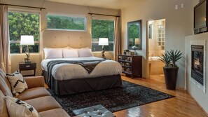 4 habitaciones, escritorio y tabla de planchar con plancha 