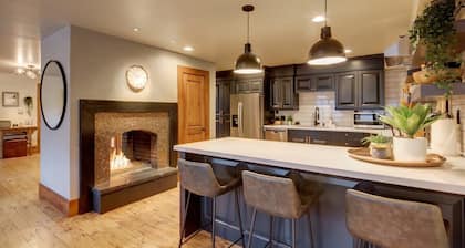 The Sundancer - 4BR Mountain Modern on Main St.