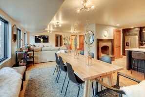 Dining - The Sundancer - 4BR Mountain Modern on Main St. (Park City)