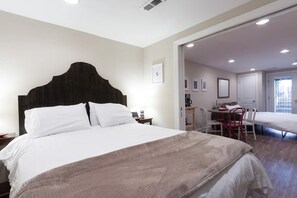 1 bedroom, iron/ironing board, travel cot, Internet
