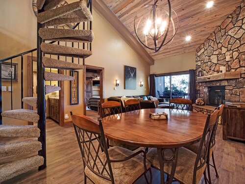 Fully remodeled family friendly condo 2 blocks to Main St - 2 king suites