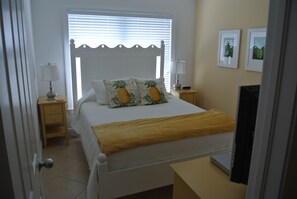 3 bedrooms, iron/ironing board, WiFi, bed sheets - Life in Paradise at #1 Rated Resort in Marathon - Coral Lagoon - WITH Boat Slip! (Marathon)