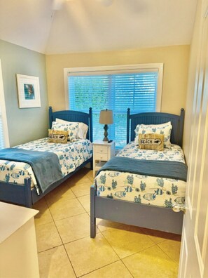 3 bedrooms, iron/ironing board, WiFi (free), bed sheets