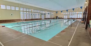 Alberca techada y alberca climatizada