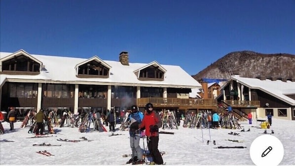 Experience the charm of this traditional Alpine lodge, offering stunning views and access to winter sports.