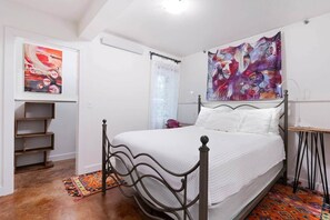 2 bedrooms, travel cot, free WiFi, bed sheets