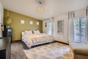 3 bedrooms, iron/ironing board, travel cot, WiFi