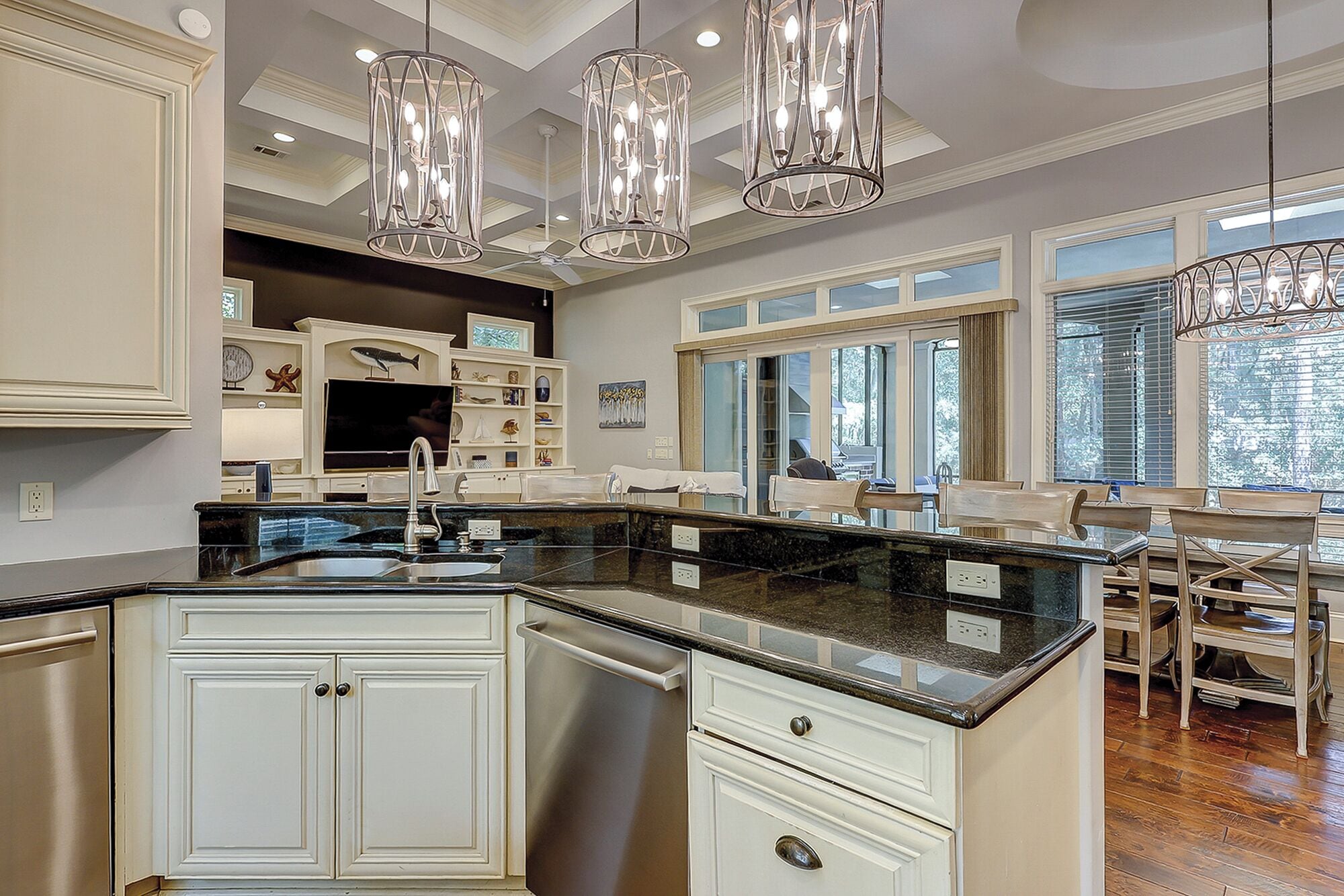 ثلاجة، ميكروويف، فرن، موقد طهي مسطح