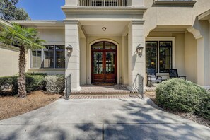 Exterior detail - 18 Haul Away ~ Beautiful Six Bedroom Near Ocean Palmetto Dunes Home with Pool (Hilton Head Island)