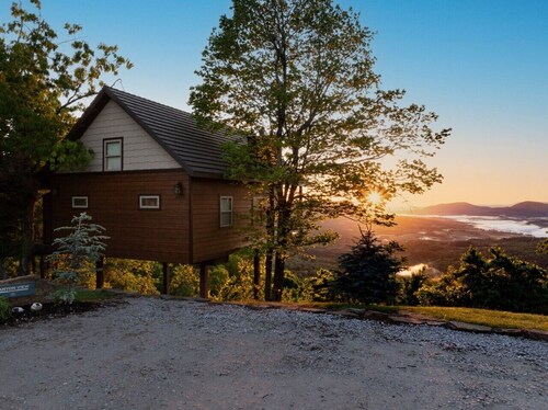Canyon View Treehouse- Summer Vacation With A View
