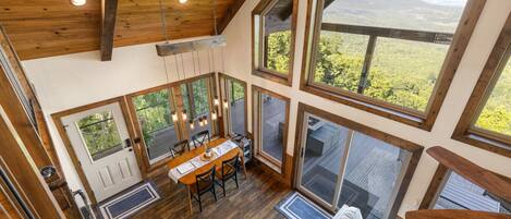 Televisión y chimenea