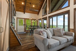 TV, fireplace - Canyon View Treehouse- Winter Vacation With A View (Jasper)