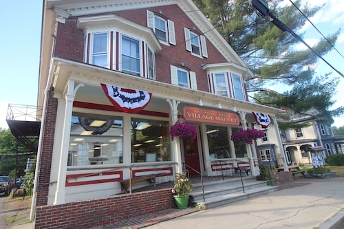 Ski, Snowboard, Hike, or just Relax at our Spacious Home for Family and Friends!