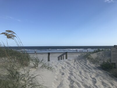 Beautiful 3 bdrm 2.5  bath ranch on the 3rd fairway of Cougar Point Golf Course.