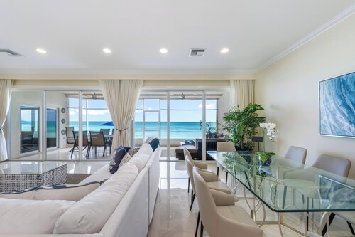 Prime Residence #6 on 7 Mile Beach, High-End Ground Floor Beachfront Condo