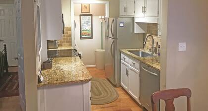 In the ❤️ of Downtown Blowing Rock Condo - 1st Floor - 2Bed 2Bath