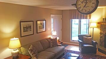 Smart TV, caminetto, lettore DVD