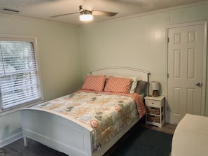3 quartos, ferros/tábuas de passar roupa, Wi-Fi, roupa de cama