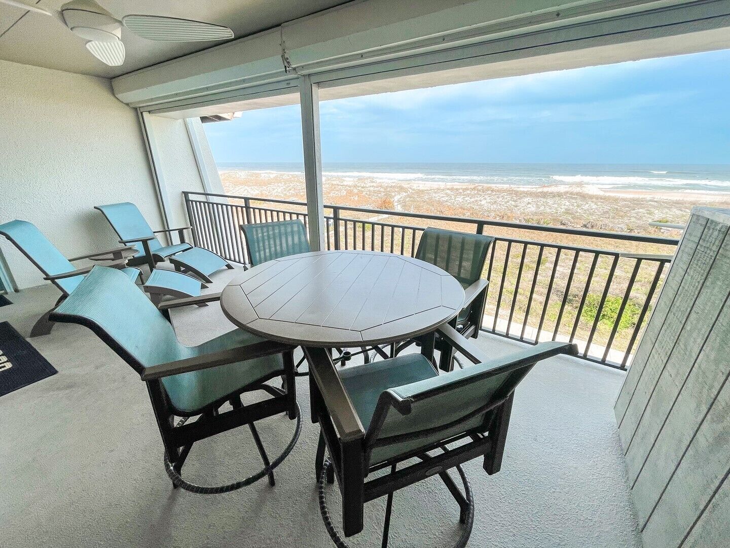 屋外ダイニングエリア