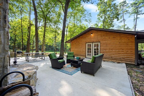 Boomer Bed & Bass; 2 bedroom, 2 bathroom family cabin.