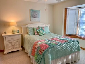 5 bedrooms, iron/ironing board, Internet, bed sheets