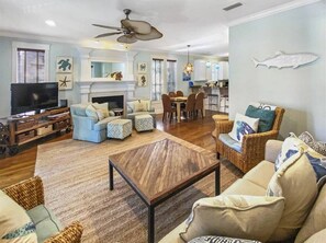 TV - Beautiful Home at the Front of Seacrest- 3 Bikes - Lagoon Pool - `Catch of the Day` (Panama City Beach)