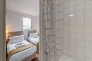 2 habitaciones, escritorio, tabla de planchar con plancha y wifi