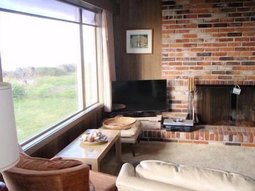 Ed & Gloria's - Oceanfront