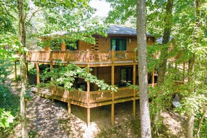 Exterior - Dog Friendly Hexagon Log Cabin Near Deep Creek Lake (Oakland)