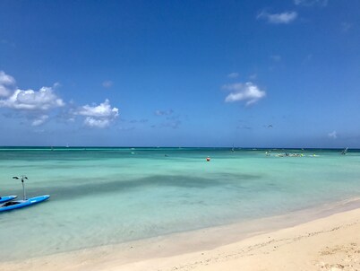 5 BDR, 6 BATH LUXURY VILLA WALK TO RITZ , MARRIOTT & PALM BEACH