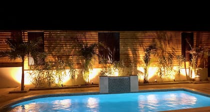 5 BDR, 6 BATH LUXURY VILLA WALK TO RITZ , MARRIOTT & PALM BEACH
