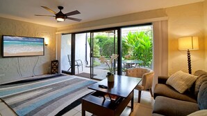 Living area - Oceanfront complex at Casa De Emdeko unit #130 (Kailua-Kona)