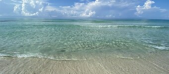 Gulf Front Views- Beach Chairs* - Ground Floor Unit - Blue Mountain Townhomes 4B