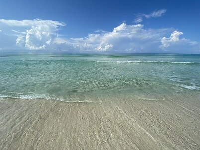 Gulf Front Views- Beach Chairs* - Ground Floor Unit - Blue Mountain Townhomes 4B