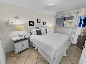 1 bedroom, iron/ironing board, free WiFi, bed sheets - Gulf Front Views-Beach Chairs*-Ground Floor BMV 4B (Santa Rosa Beach)