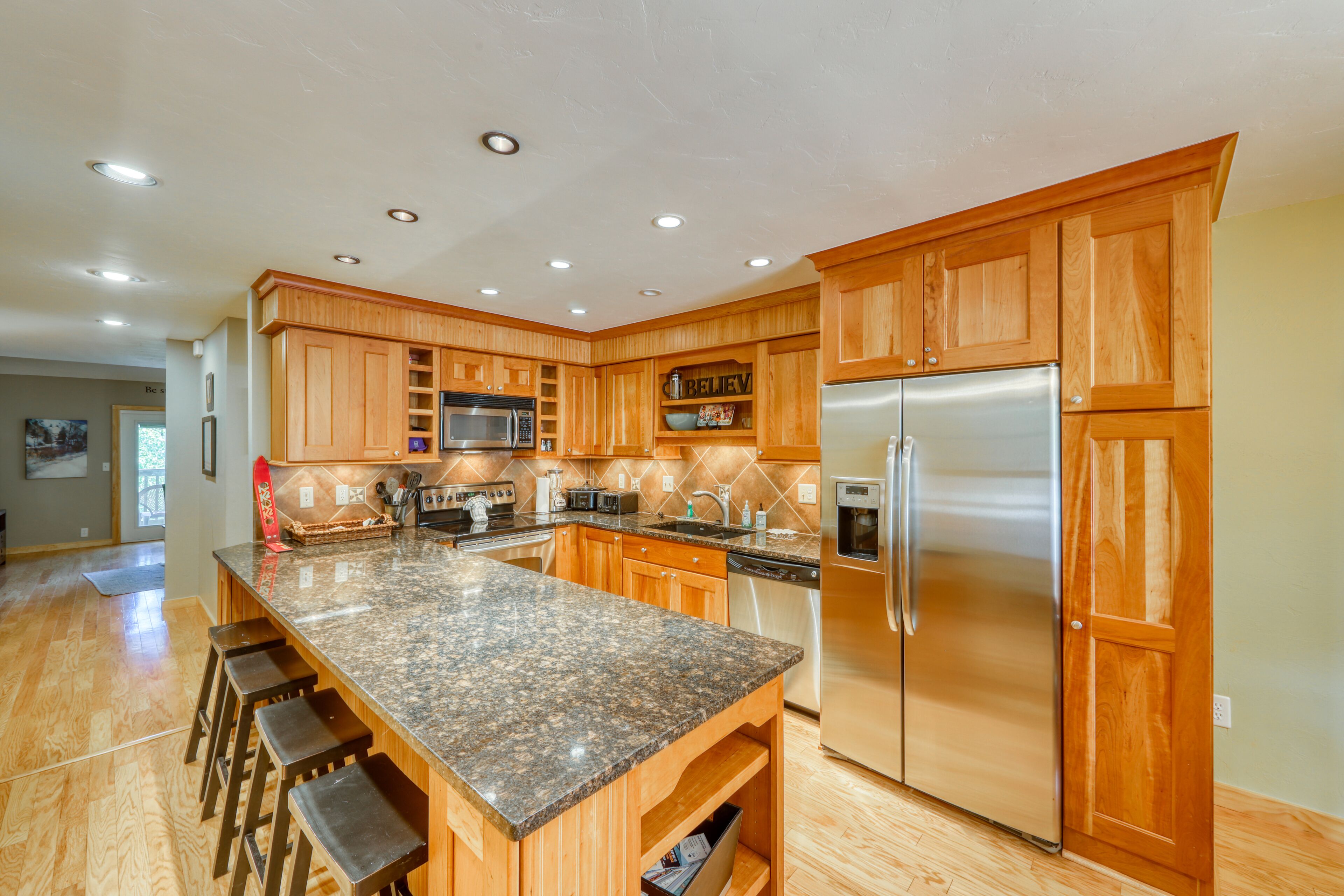 冰箱、微波炉、烤箱、炉灶